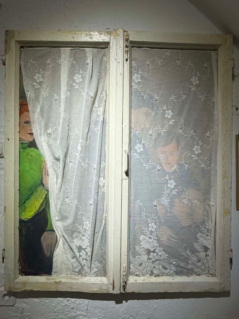 Погляд крізь розбиту раму